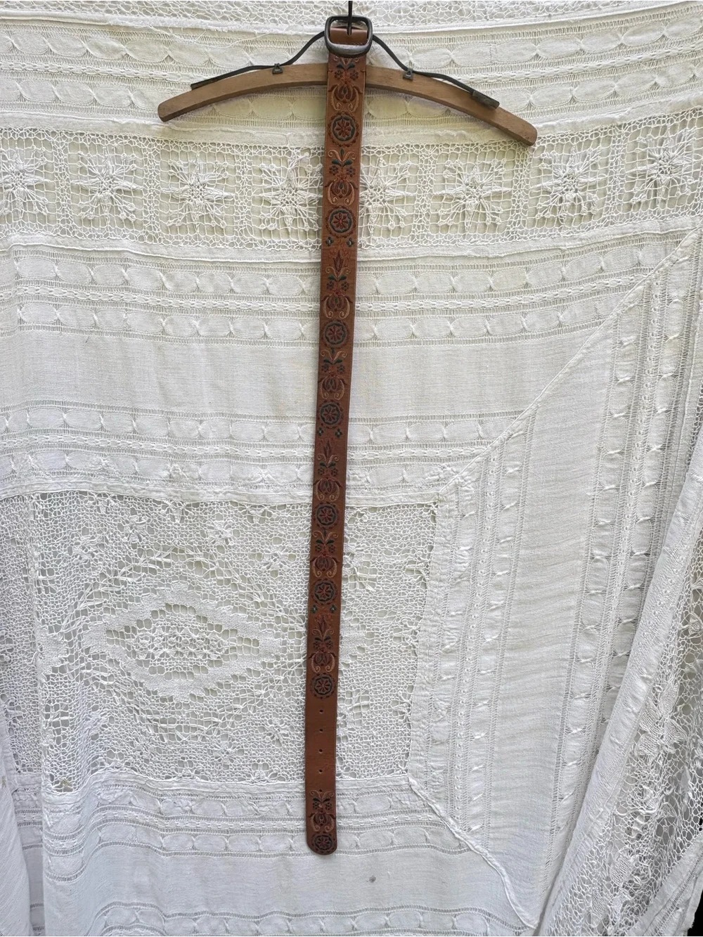 Fossil Tan Leather Women's Belt with Multicolor Floral Embroidery 90s